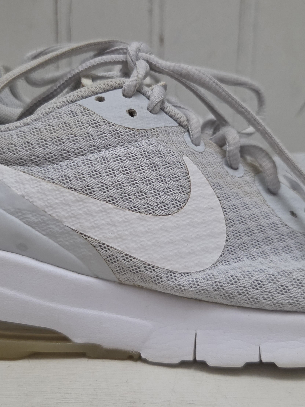 Nike Air Max Motion LW Women's 8.5 Gray White Athletic/Running Shoe